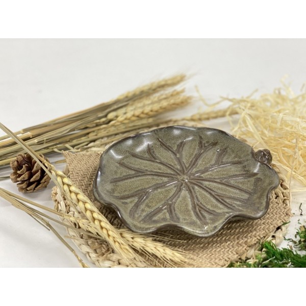 T2112092A 荷葉瓷碟 Ceramic Plate, Leaf Pattern