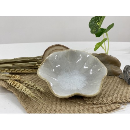 T2112040 荷葉碟-復古白 Lotus Leaf Plate, White